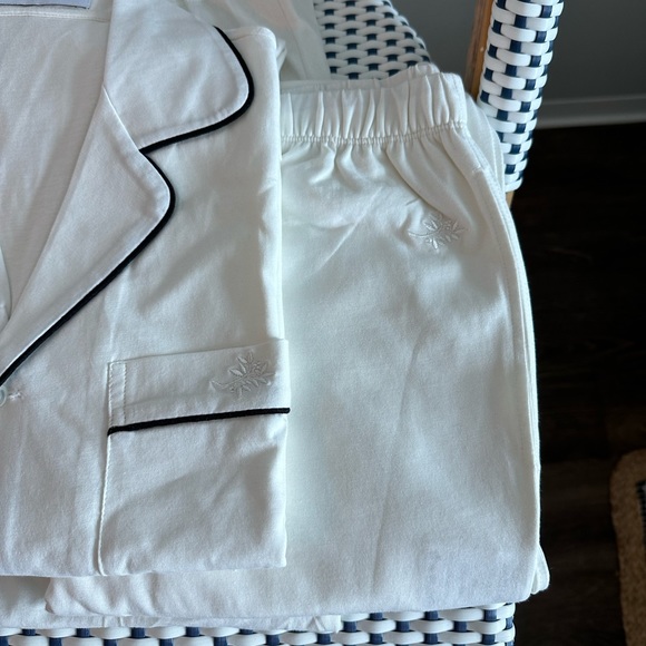 NWT Airelles Pajama set. XS. White with black border. - Picture 6 of 7